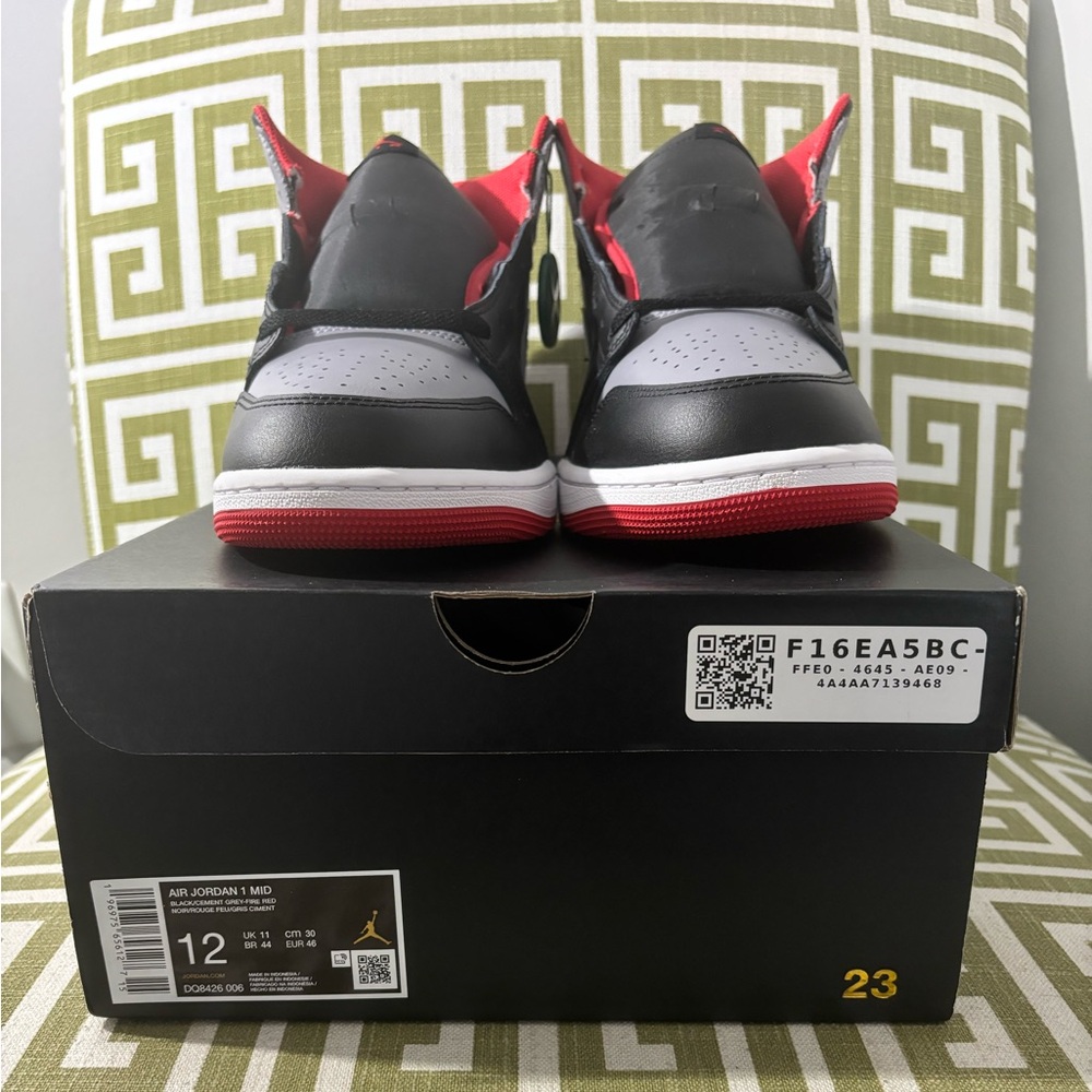 NEW IN BOX! Nike Air Jordan 1 Mid Retro Shoes Black/Cement Gray/ Red Size 12 - Picture 5 of 14